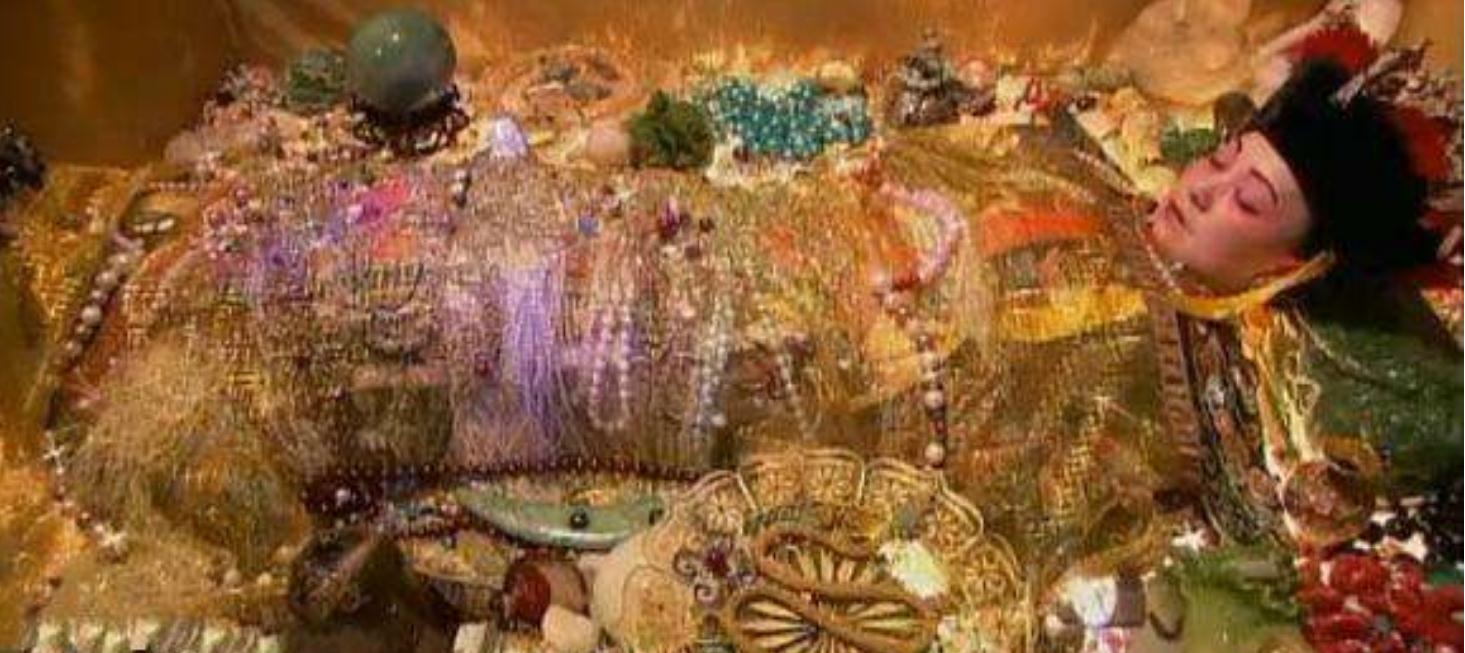 乾隆墓"微笑"女尸:去世153年,不仅丝毫不腐,面目依然清晰__财经头条