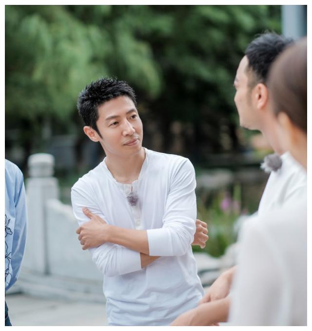 尼格买提晒与撒贝宁同框照形似胖虎和小夫发问野比呢