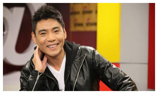 歌手屠洪刚 借钱追洋妞 恋上大10岁女星 现娶圈外人生活幸福 财经头条 歌手屠洪刚 借钱追洋妞 恋上大10岁女星 现娶圈外人生活幸福 财经头条