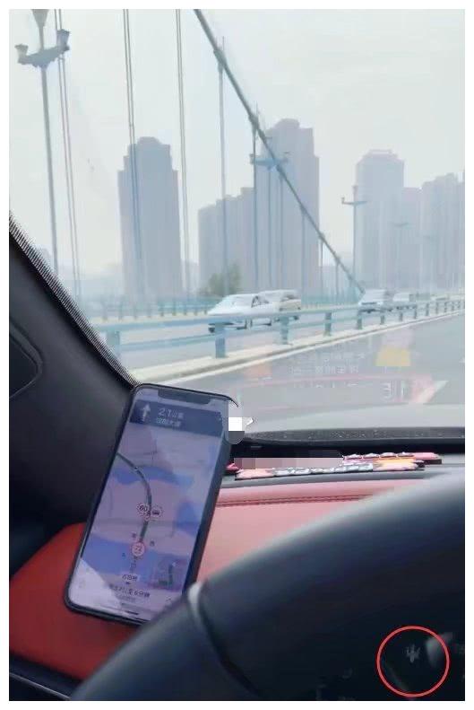 张大仙座驾是400万的法拉利,看完他给妹妹买的车,网友:我酸了