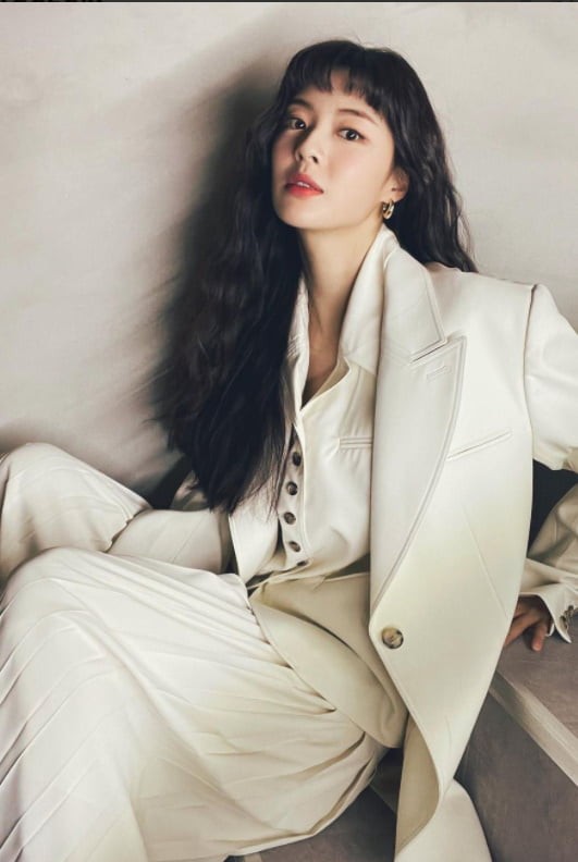 韩国女艺人李先彬sns发布近照