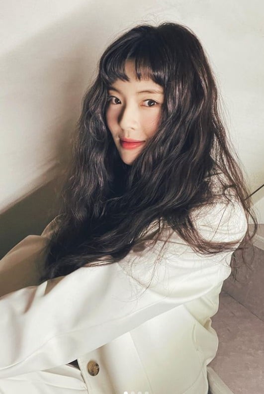 韩国女艺人李先彬sns发布近照