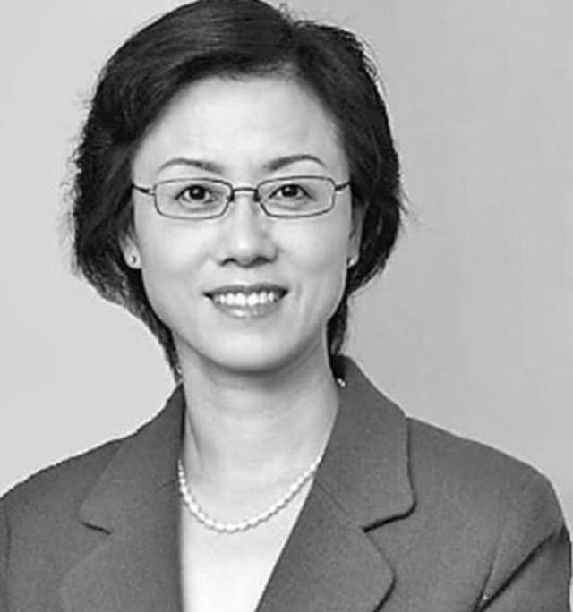 62岁的北大美女教授才华和颜值并存网友腹有诗书气自华