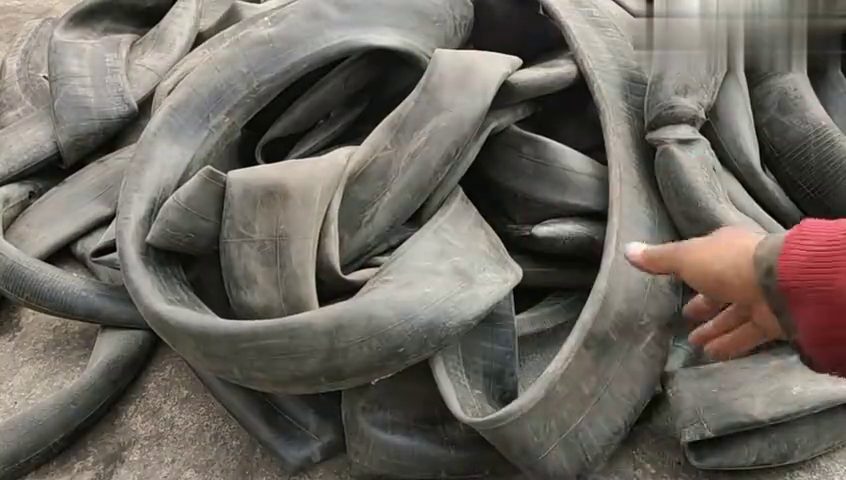 废旧内胎很值钱,当废品卖你就被坑了,分拣分类后,卖出5倍价格