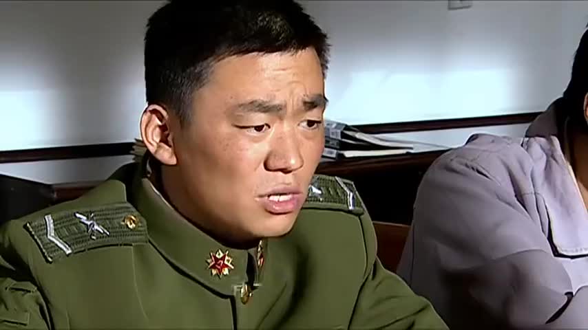 士兵突击:许三多借钱还债,二哥答应帮他一起还,兄弟一起渡难关