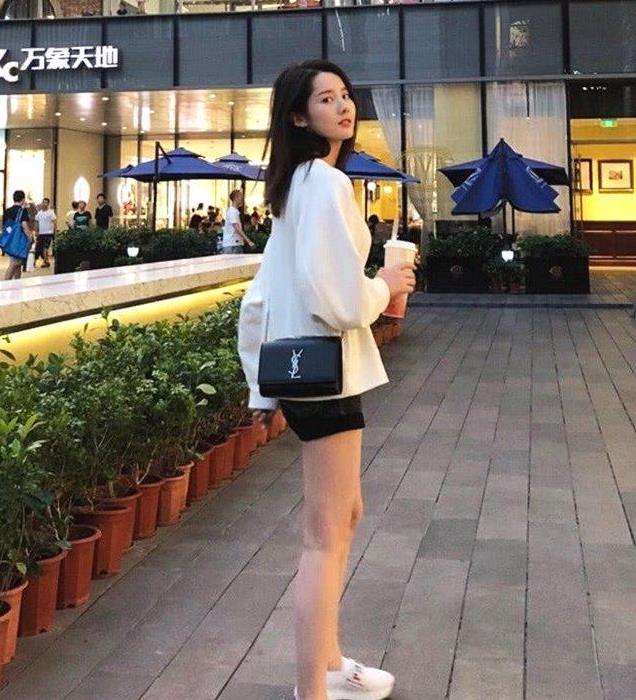 很多网友也表示在影视剧之中并没有记住主角的样子,但是景如洋所扮演