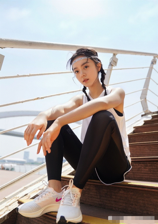 赵今麦的跑步照火了阳光下失去精修真实肤质引热议