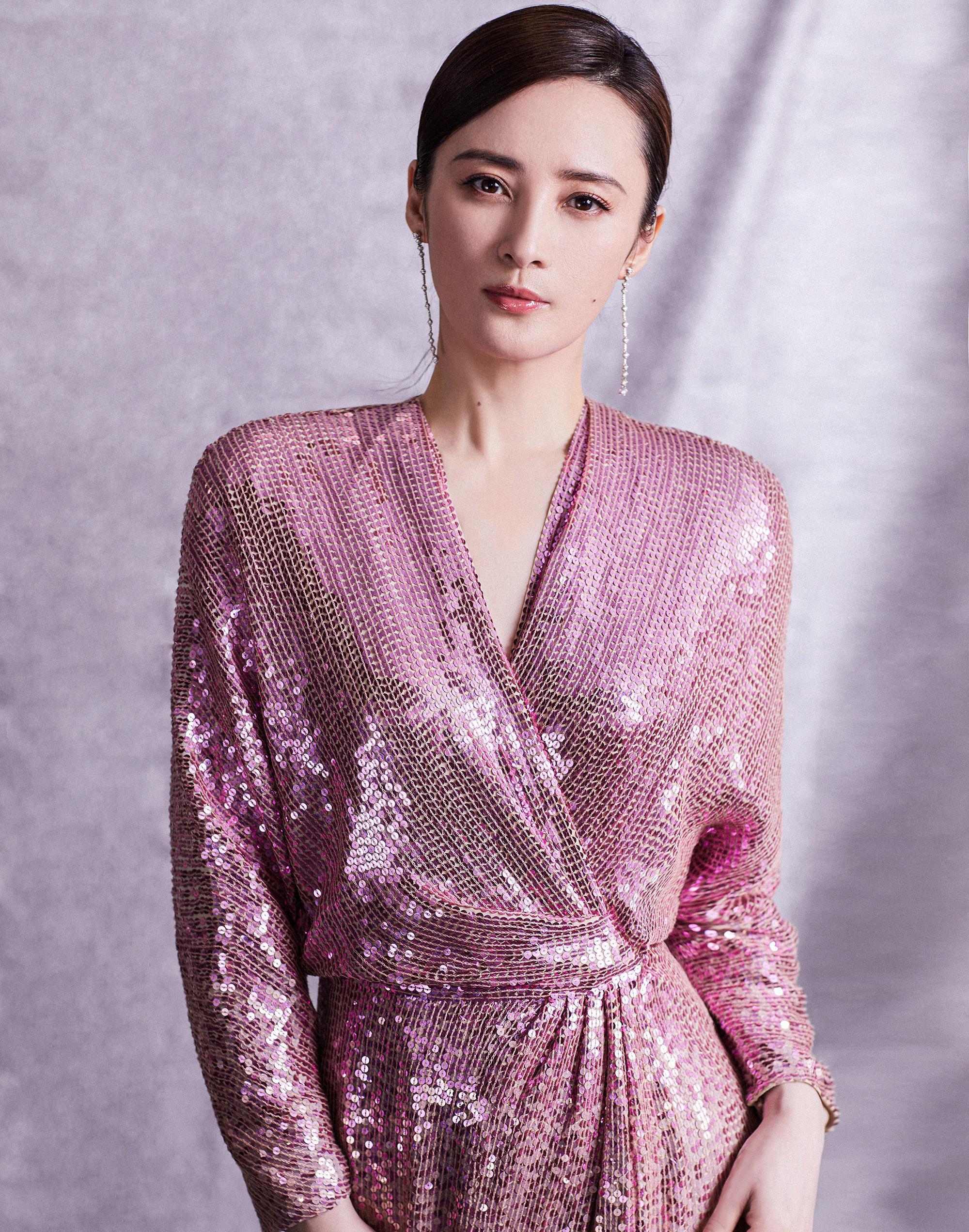 蒋勤勤罕见携丈夫同台,一袭亮片裙惊艳全场,深情对唱太甜美_高清图集