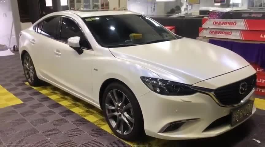 白色的阿特兹,外观时尚动感