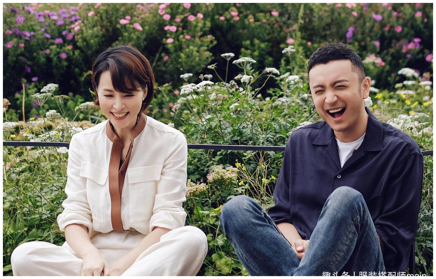 央视主持换造型,康辉穿冲锋衣绅士变型男,李梓萌一身连体装好酷