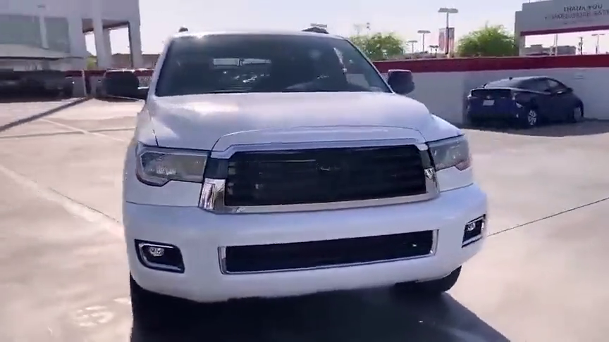 实拍2021款丰田红杉,颜值高空间大