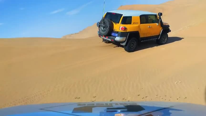 丰田酷路泽fj进沙漠,玩起越野那一刻,就知道这台车的性能!