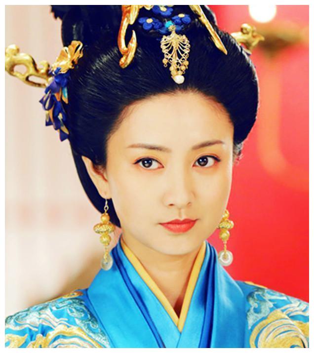 2020年,在《如意芳霏》中我们又看到了斓曦,她饰演淑妃.