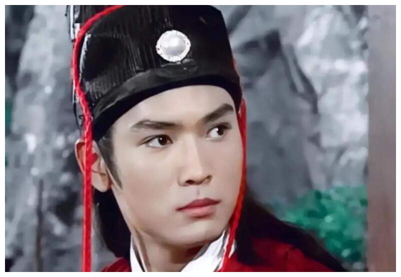 侠五义》饰演南侠展昭,31岁主演琼瑶剧《苍天有泪》,饰演败家子展云翔