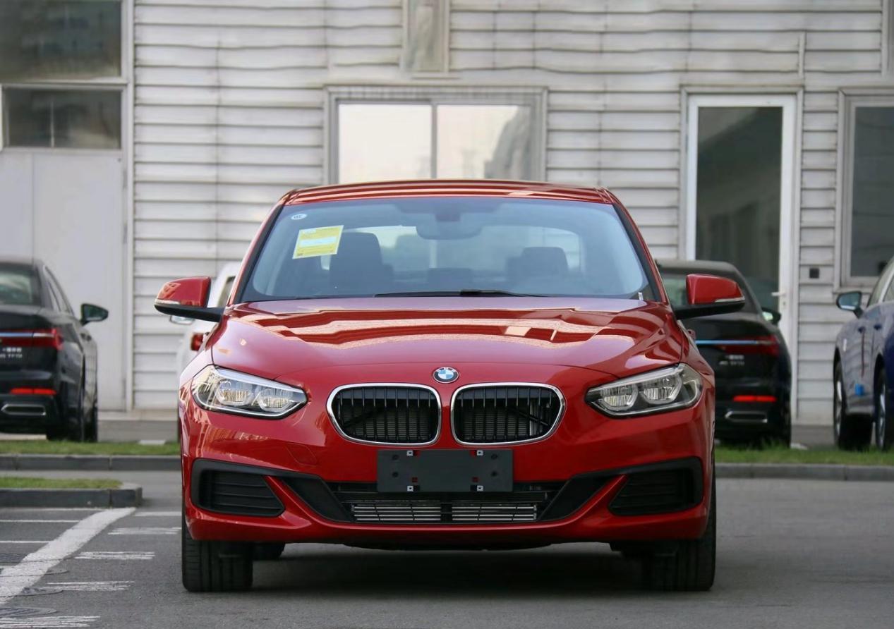 主销版本,发动机游刃有余,宝马一系三厢版118i