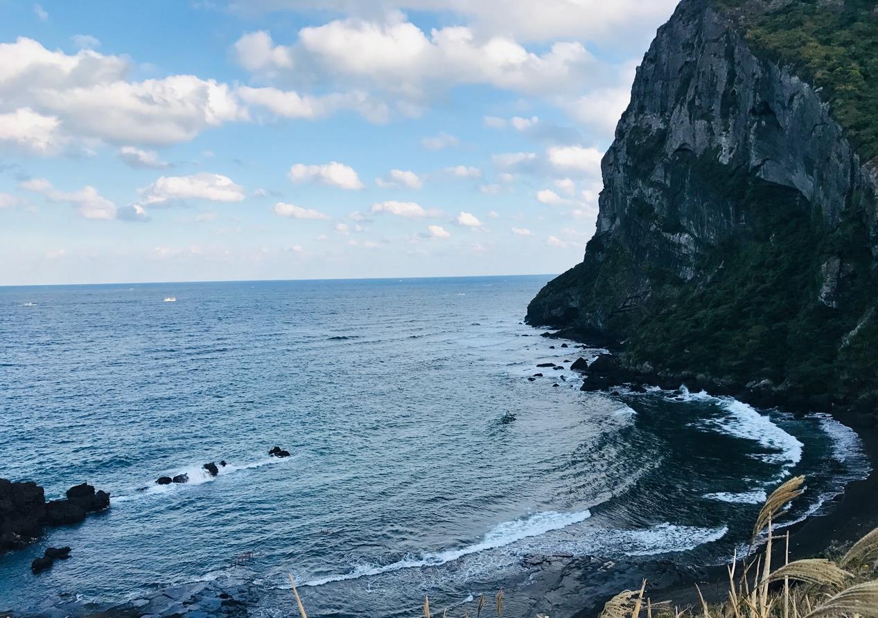 济州岛旅行,必到城山日出峰,最佳日出景点,眺望自然鬼斧神工!__财经头条