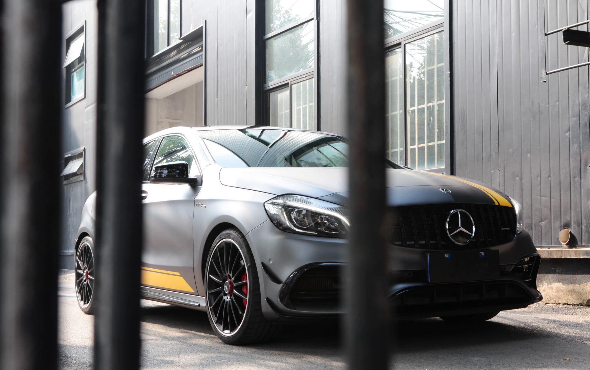 钢炮奔驰amg a45改色帅气的山灰 就不信你喜欢|琪琪格|奔驰|马力_新浪