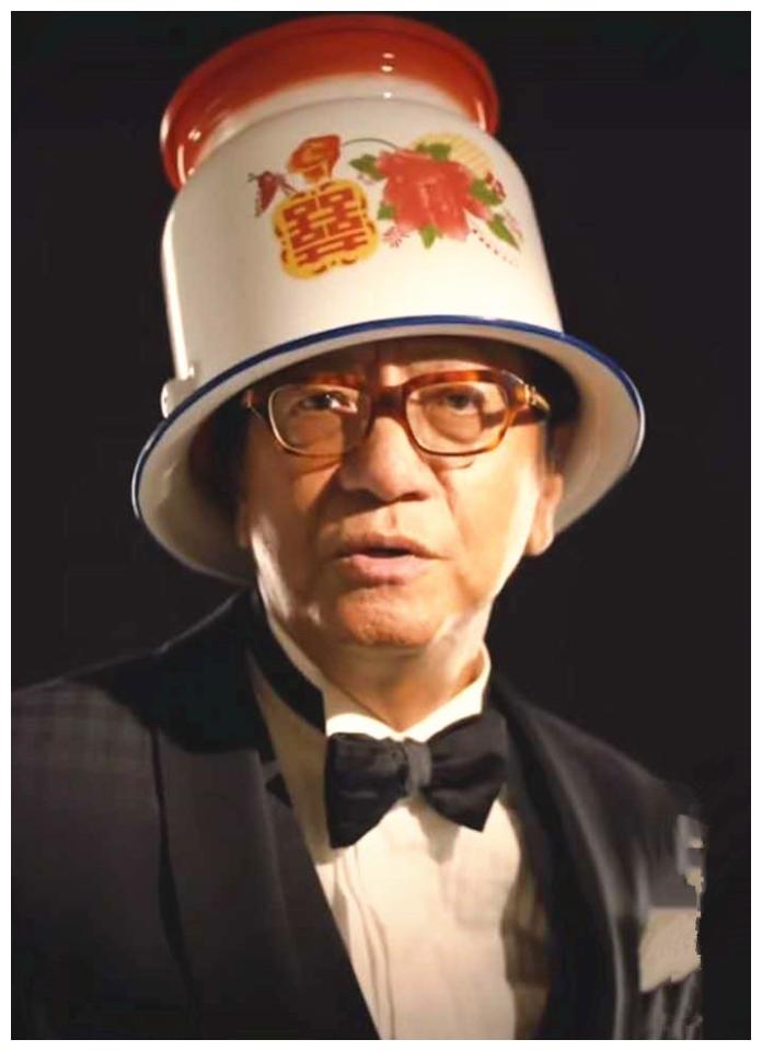 68岁四目道长陈友近况皮肤松弛显老为拍段子头顶痰盂出镜