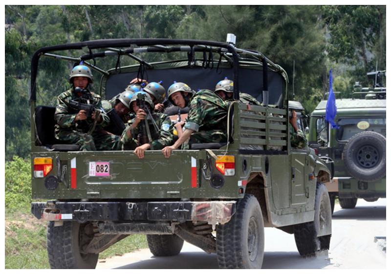 网友:碰见赶紧让路,交警见了也得敬礼放行