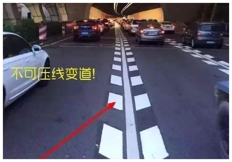 标标有鱼骨,高速匝道口出现在还经常除了出现在高速隧道附近,线标变道