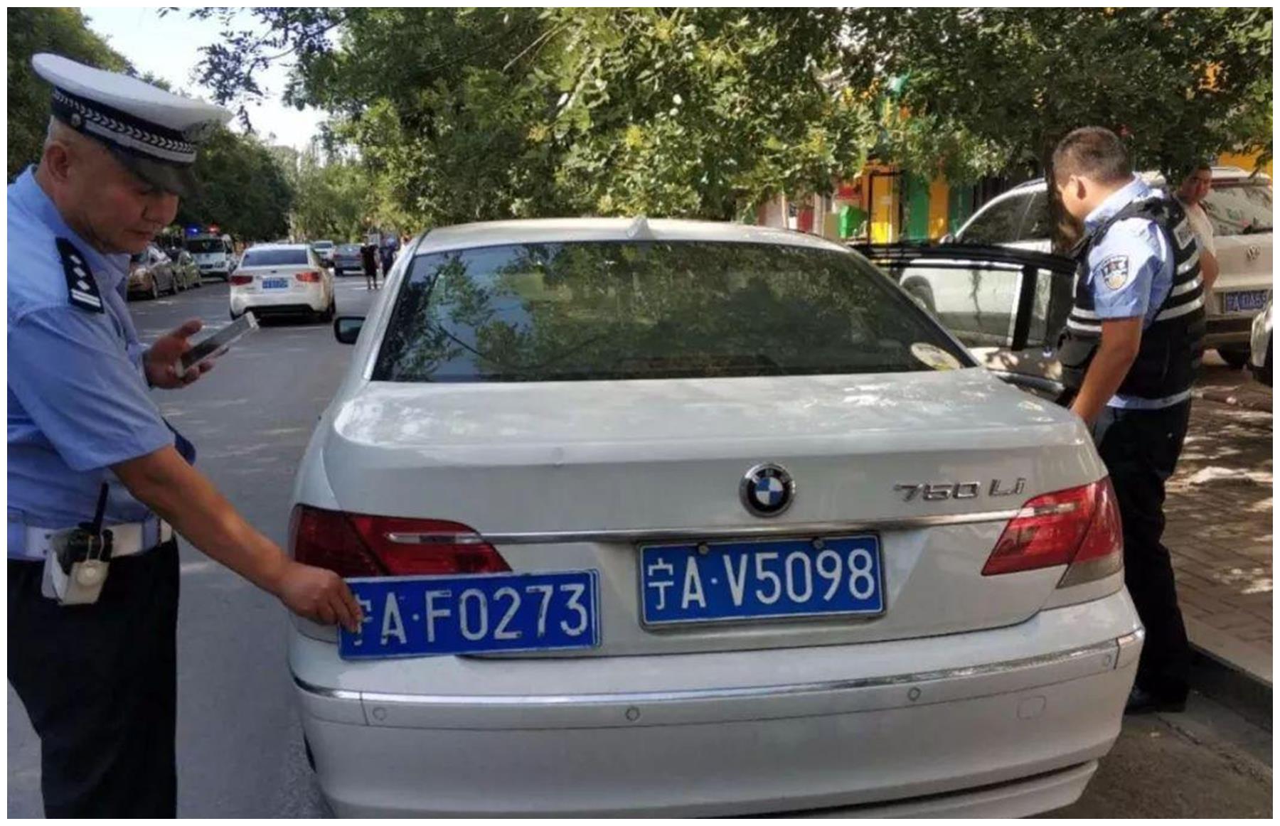 车管所提醒:路上看到车牌带这俩字母的,直接举报,全部都是假牌