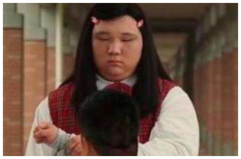 还记得《长江七号》的巨型班花吗?