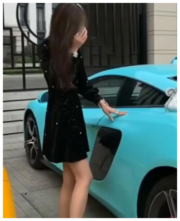 偶遇蒂芙尼蓝迈凯伦，女车主比车养眼，据说是某神秘浙商的千金