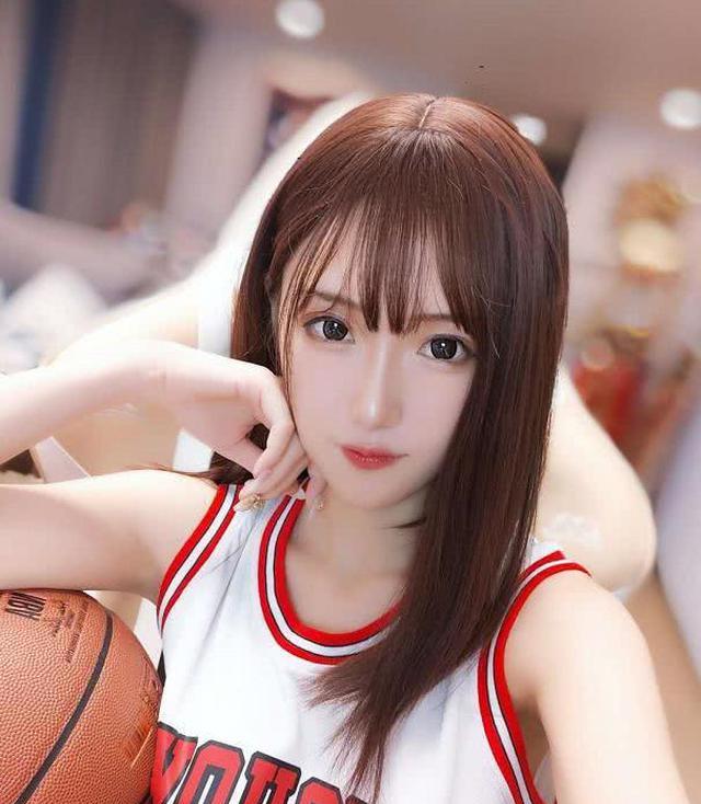 腐团儿cos赤木晴子笑颜超还原网友篮球真大