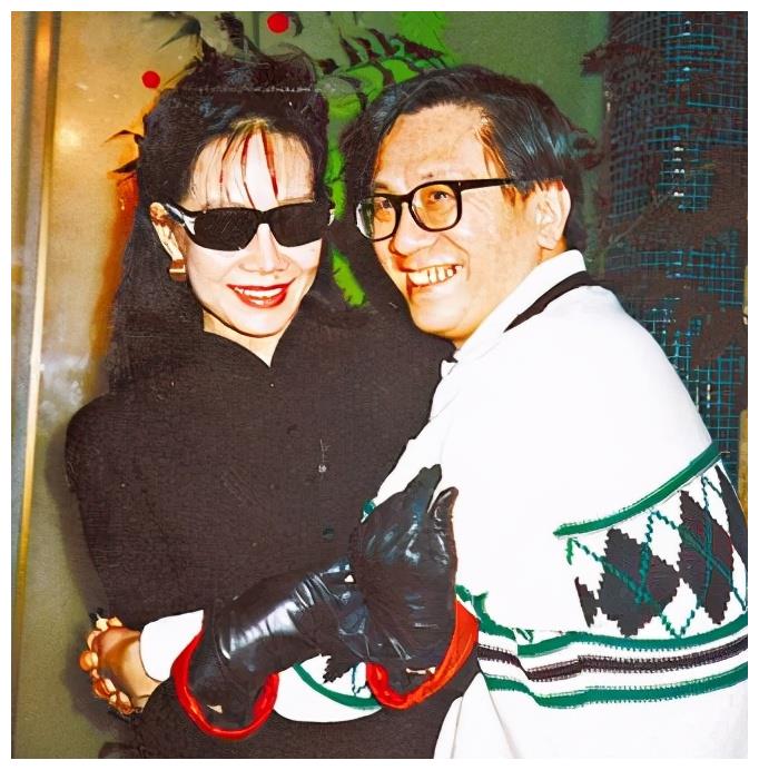 与青梅竹马的女友华娃,开启人生第一段婚姻.