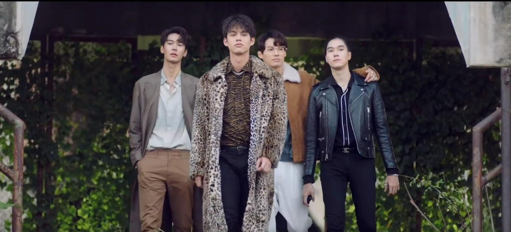 泰版《流星花园》即将开播，F4穿貂出场，新版杉菜长相普通|沈月|流星花园|杉菜_新浪新闻