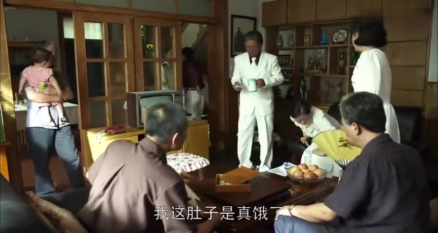 老婆要和舞伴们去吃饭，江德福嫉妒，闹脾气不愿陪同！