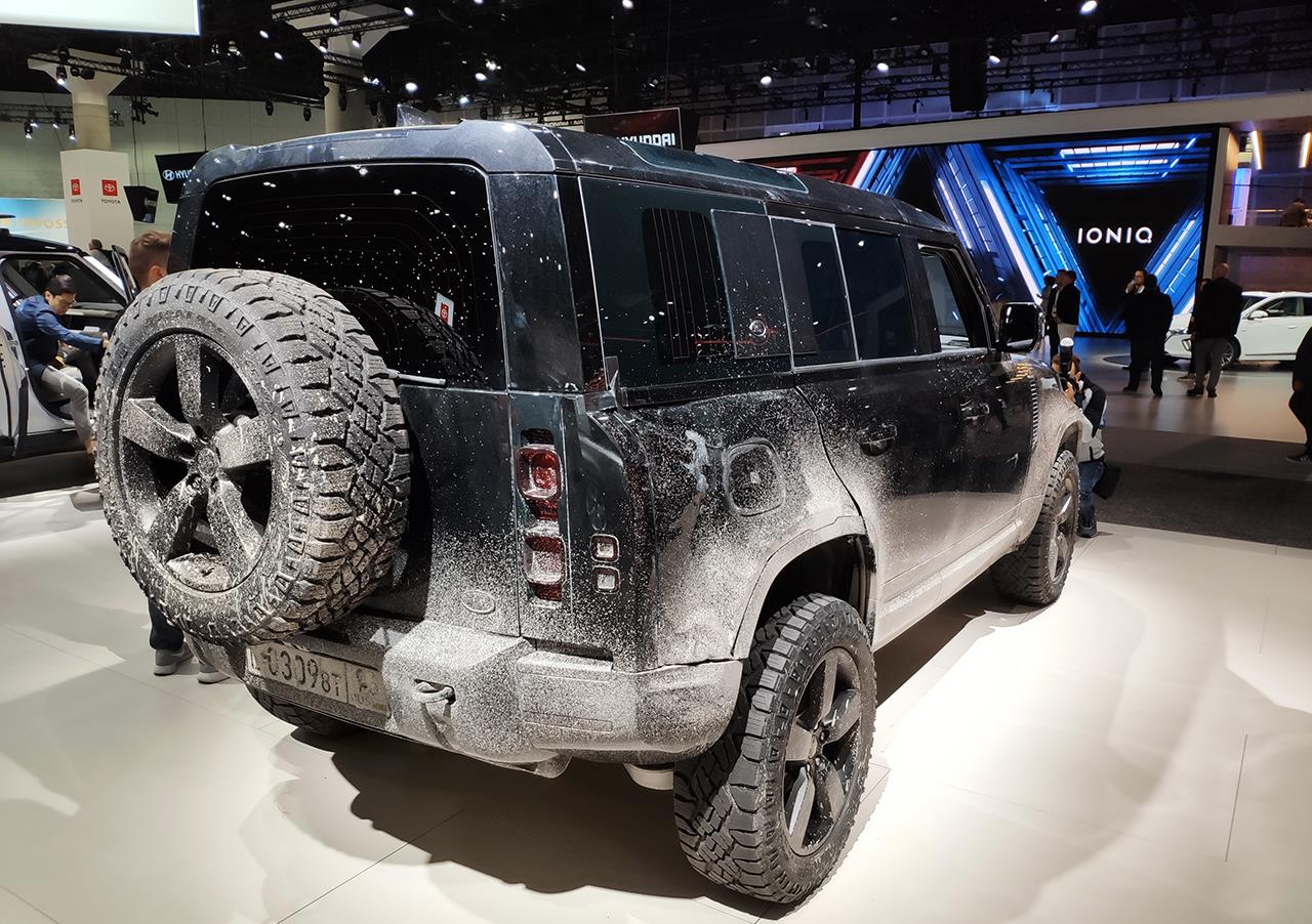 电影明星车路虎卫士车登台全新卫士007电影道具车