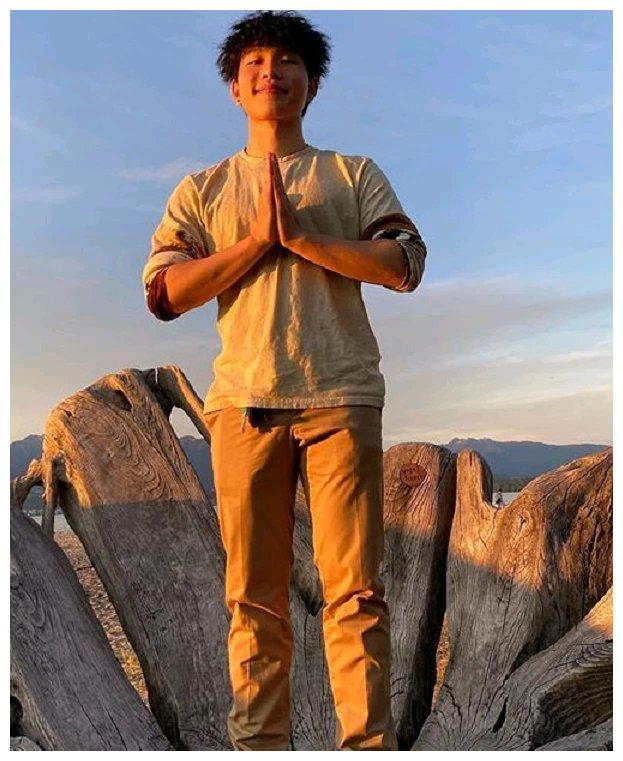 虽然小时候的陈尊佑也是有过因为自己的容颜被人diss长得丑,可现如今