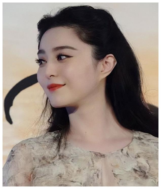 范冰冰果然是直男的心头肉,看这组照片就懂了,不愧是人间富贵花