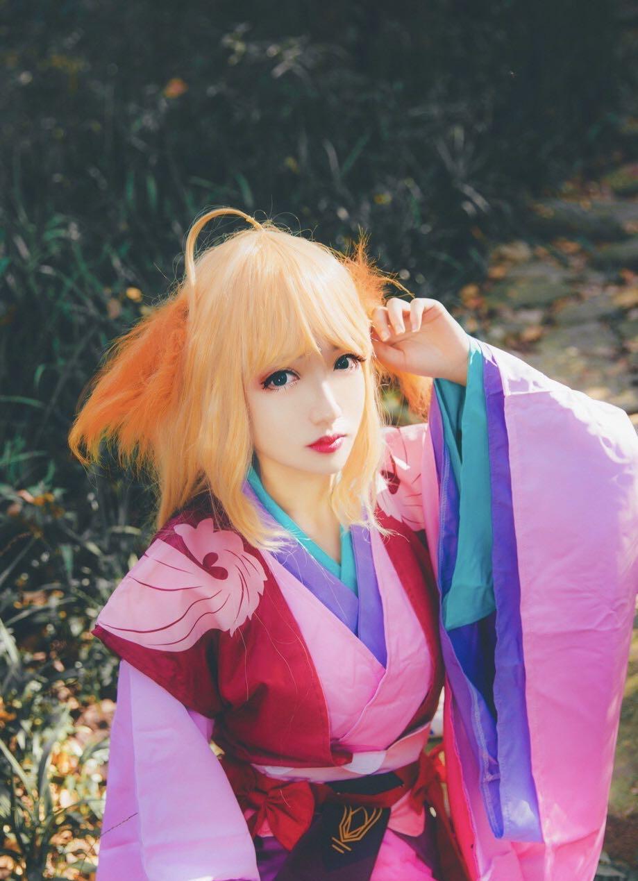 狐妖小红娘涂山红红cos,绒绒狐耳可爱软萌,大长腿超吸睛