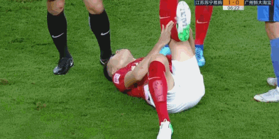 两国脚成病友与唐淼同天手术4年3次大修的梅方已成玻璃人