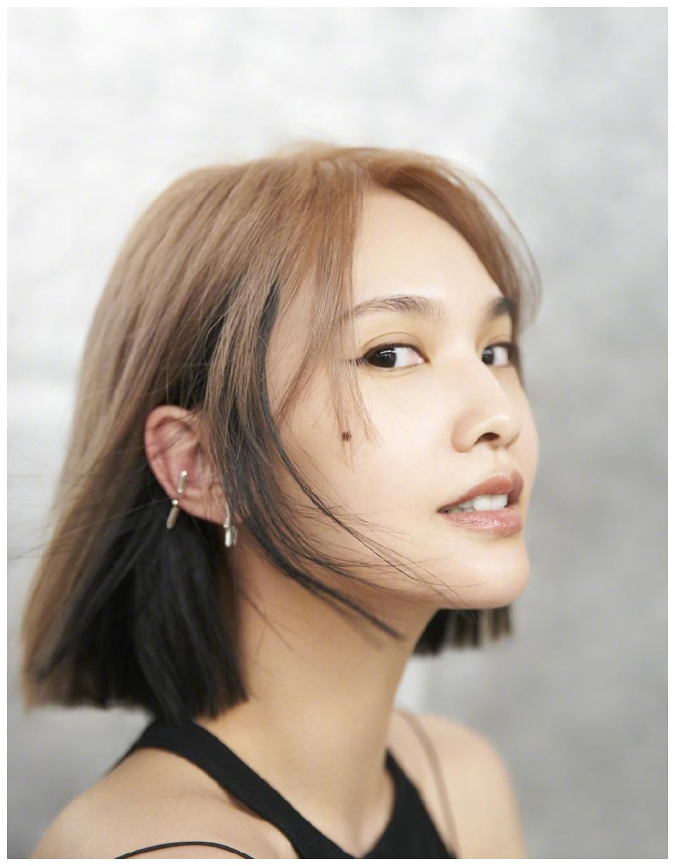 杨丞琳换新发型了,新发型类似"洗剪吹",但是看起来人特别精神