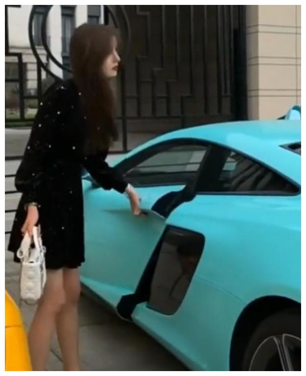 偶遇蒂芙尼蓝迈凯伦，女车主比车养眼，据说是某神秘浙商的千金