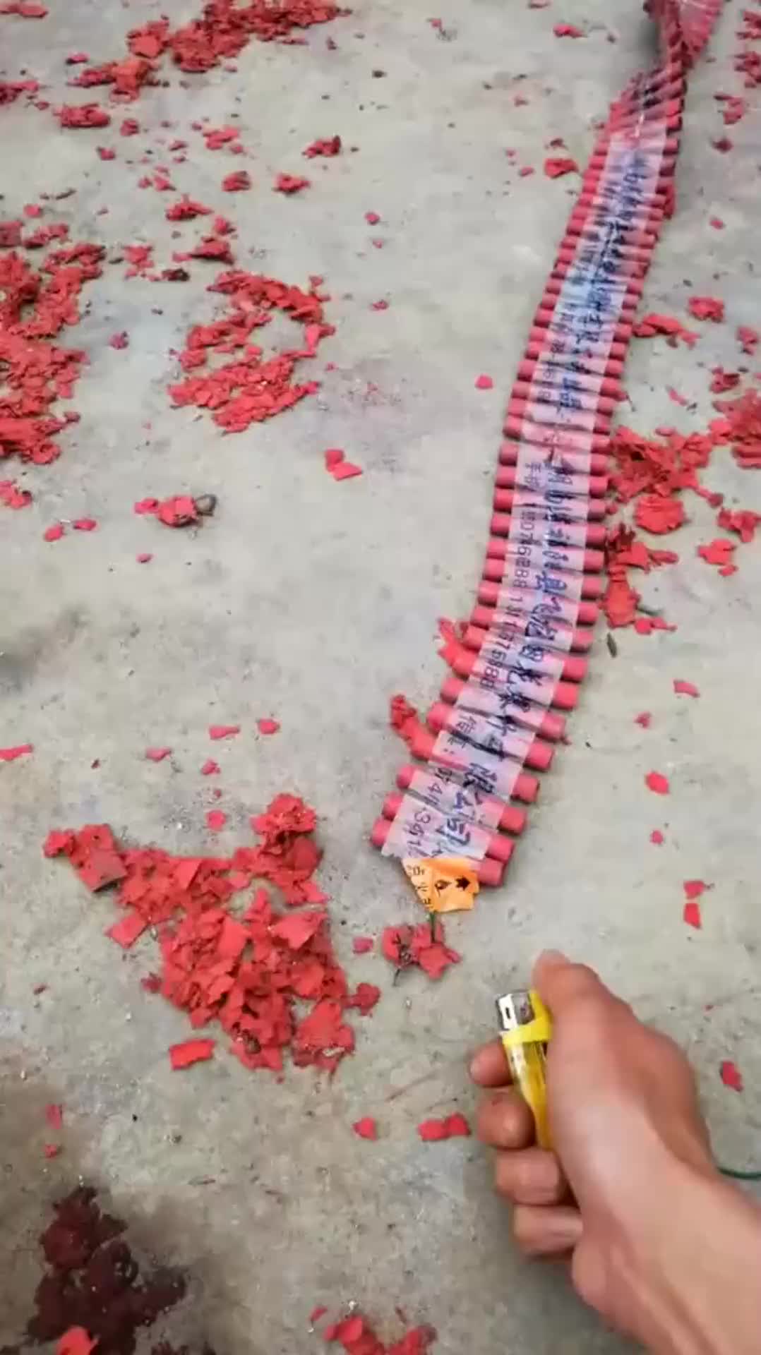 别人玩的是鞭炮隔着屏幕都感觉爽