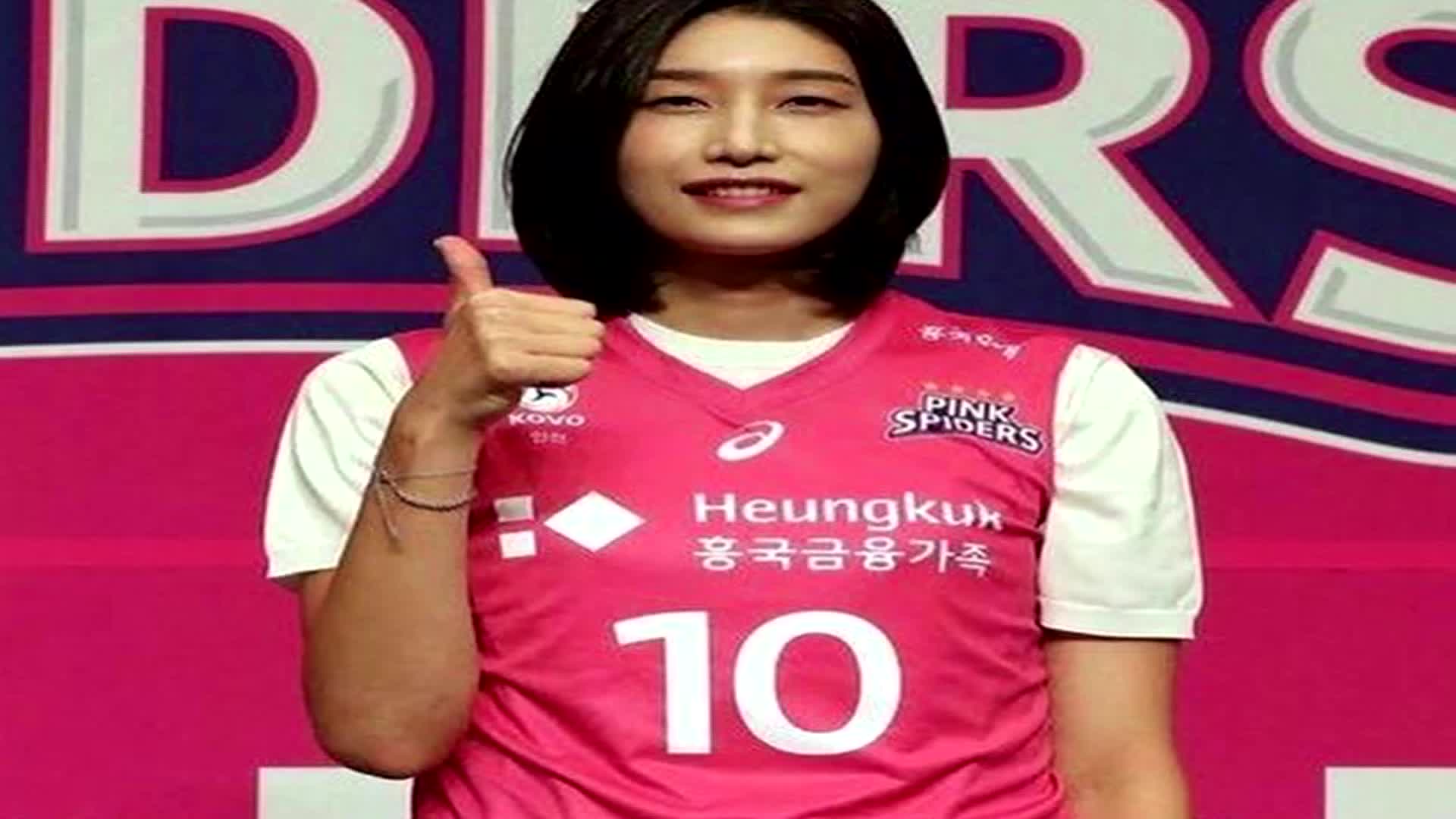 金软景正式亮相新东家 仍穿10号球衣年薪缩水一大半