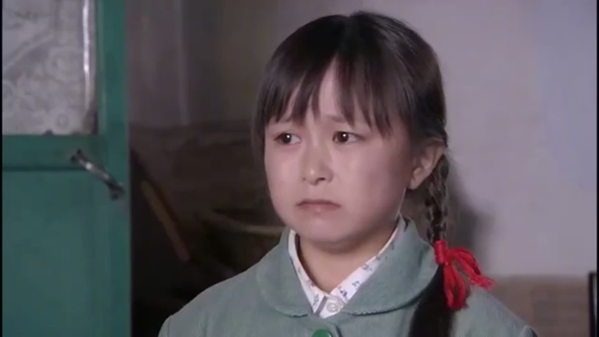 袖珍妈妈:小伙对秀波动手动脚,娟子因为害怕,转身就跑了回来