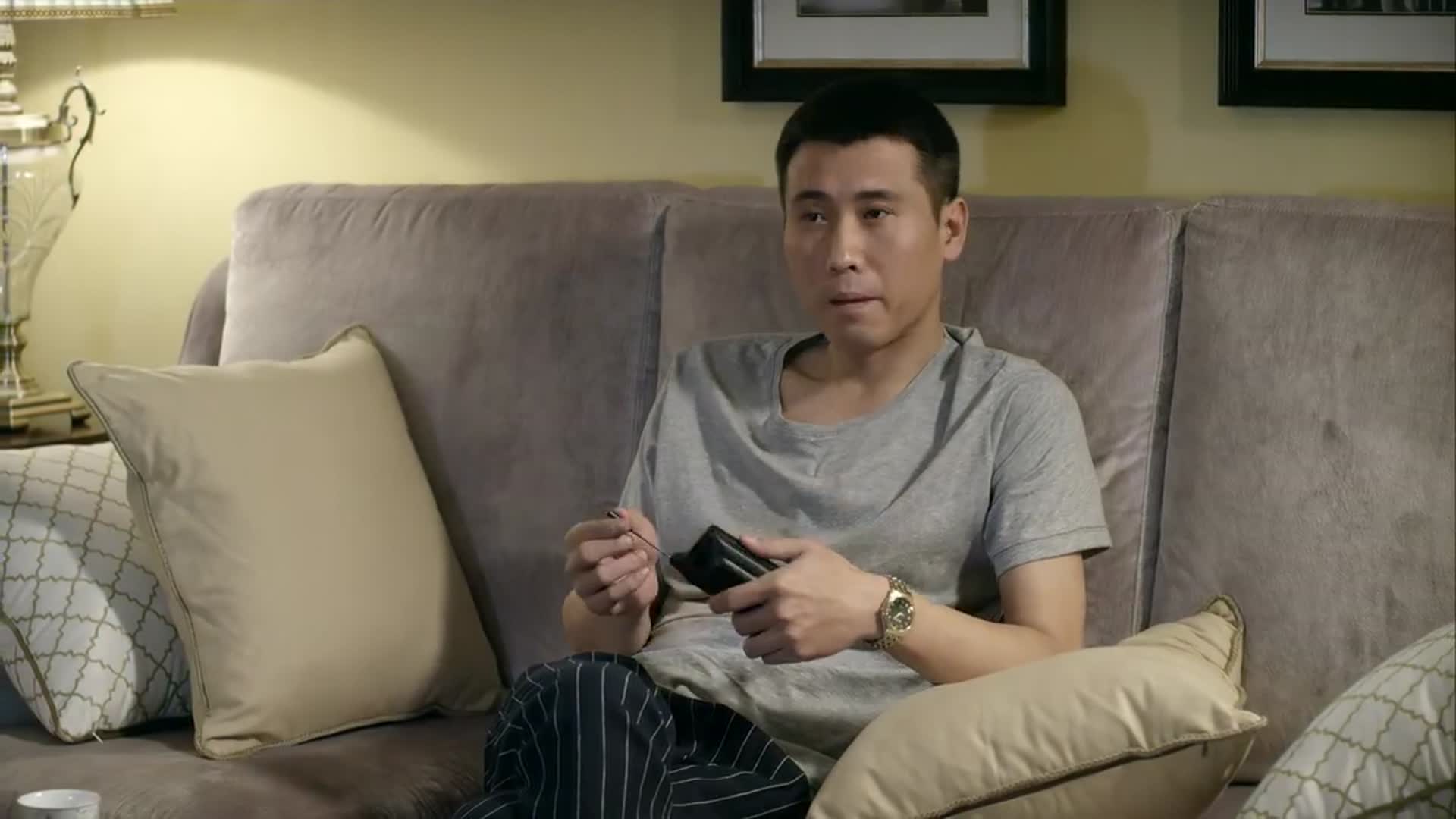 爷们儿刘全有接到唐佳欣的电话试图安抚唐佳欣