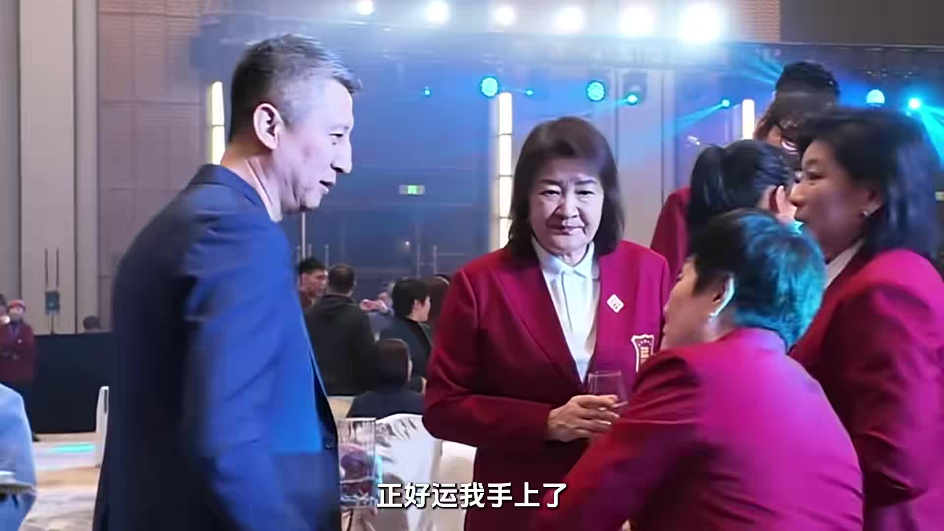 抢断日本后卫一幕爆火！郭士强回应：他运球幅度太大正好运我手上