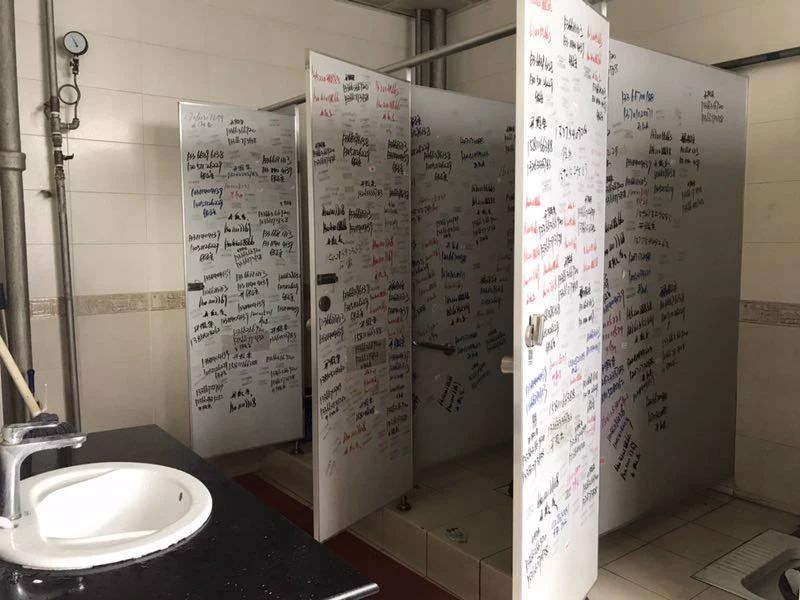 电话号码被别人写在卫生间