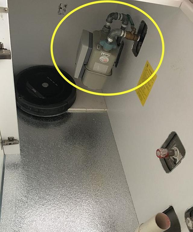 装修之前不做功课燃气表藏厨房水槽下面这也能想装哪就装哪
