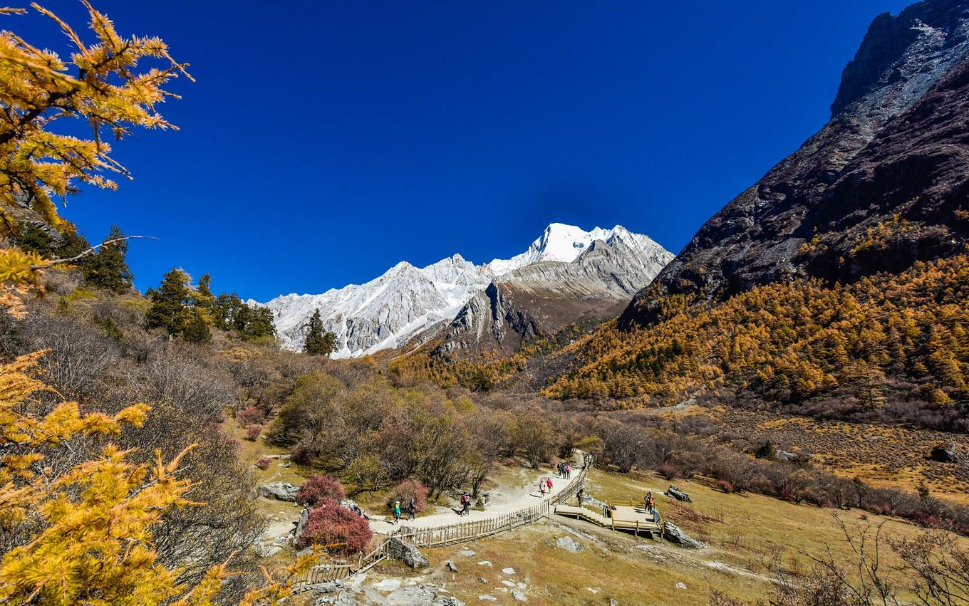 中国最美雪山桌面级的自然风光令人震撼更让人陶醉