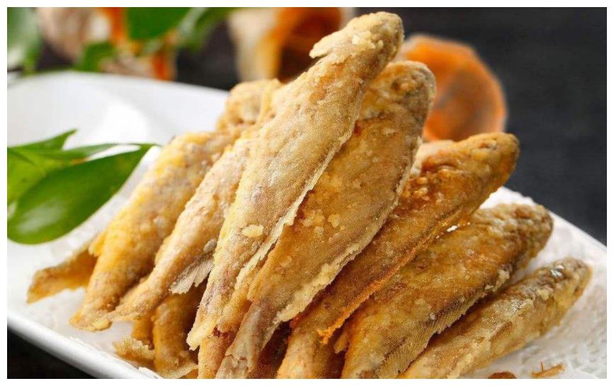 炸鱼时用淀粉还是面粉都不对大厨教你正确做法外酥里嫩