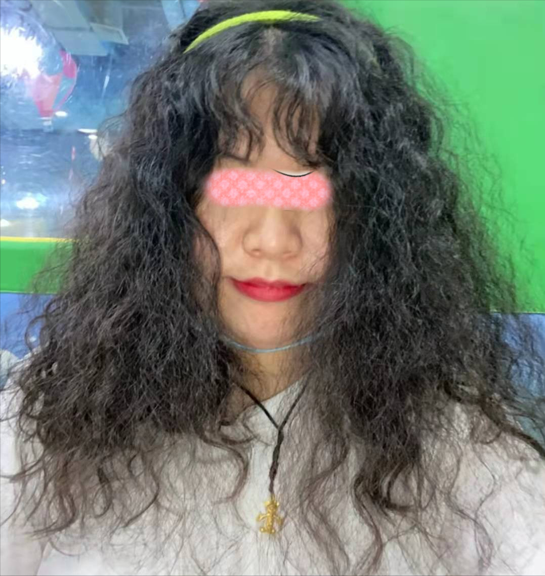 烫染的头发干燥毛躁,发膜,护发素和精油哪种护理效果更好?