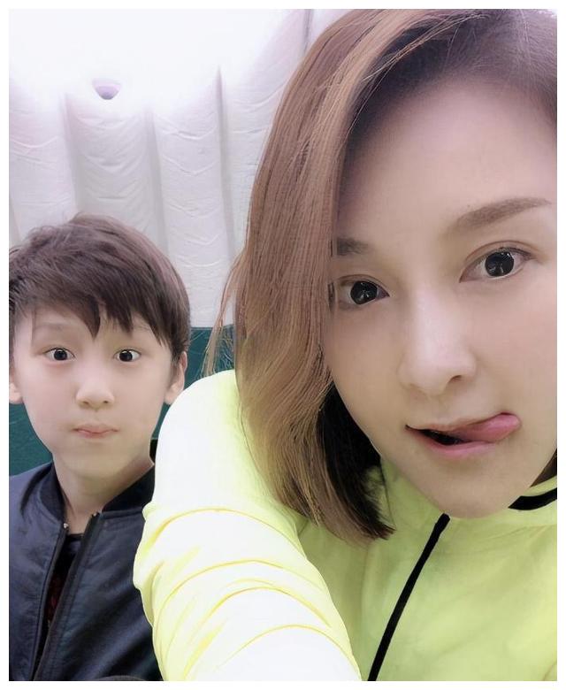 43岁"梦萍"近照曝光,事业高峰期选择结婚,今可算是人生赢家|乐珈彤