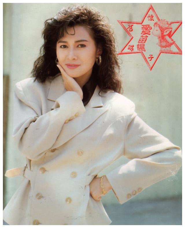 59岁"梅超风"麦翠娴近照,身材纤细不输年轻女星,太撩人了